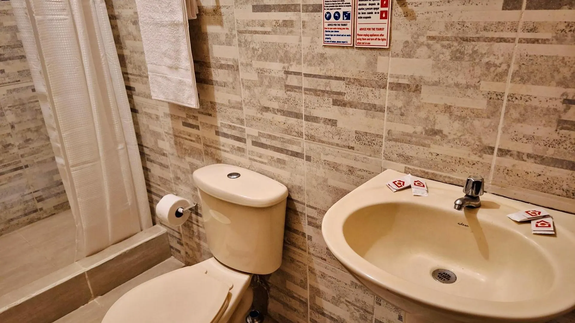 Travel Hotel Quito 0*,